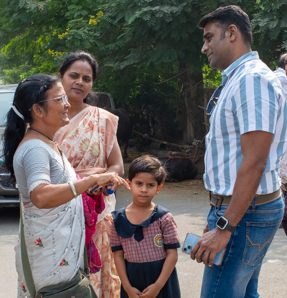 241122-SHG-women&Mahesh